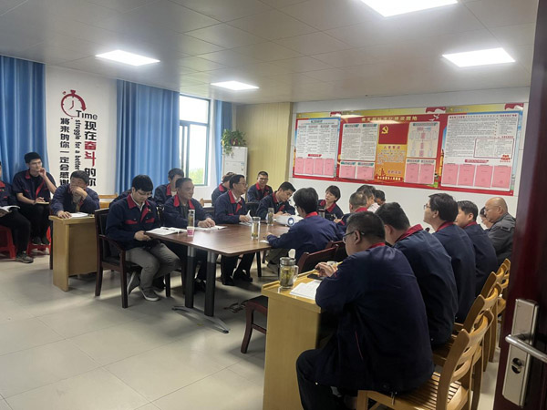 王伍升到建材研究室、建材公司調(diào)研